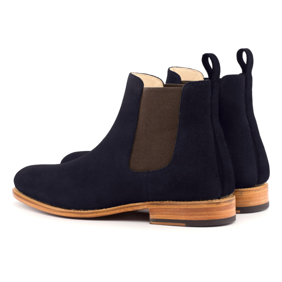 Chelsea Boots en daim bleu marine, la paire vue de trois quarts arrière
