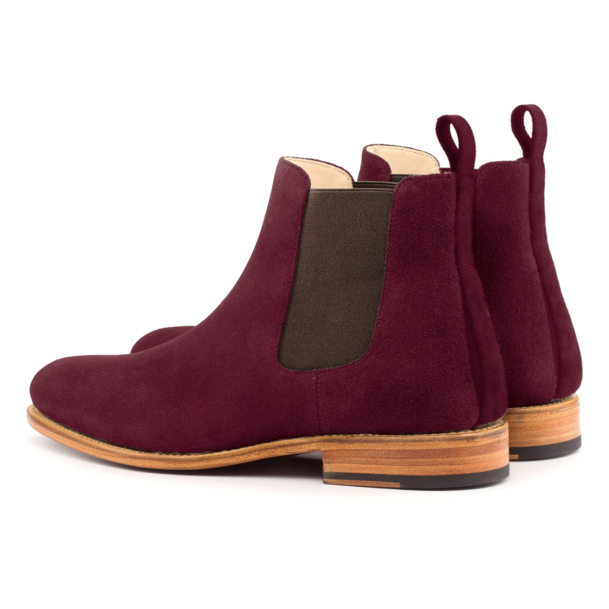 Chelsea Boots en daim de chevreau bordeaux, la paire vue de trois quarts arrière