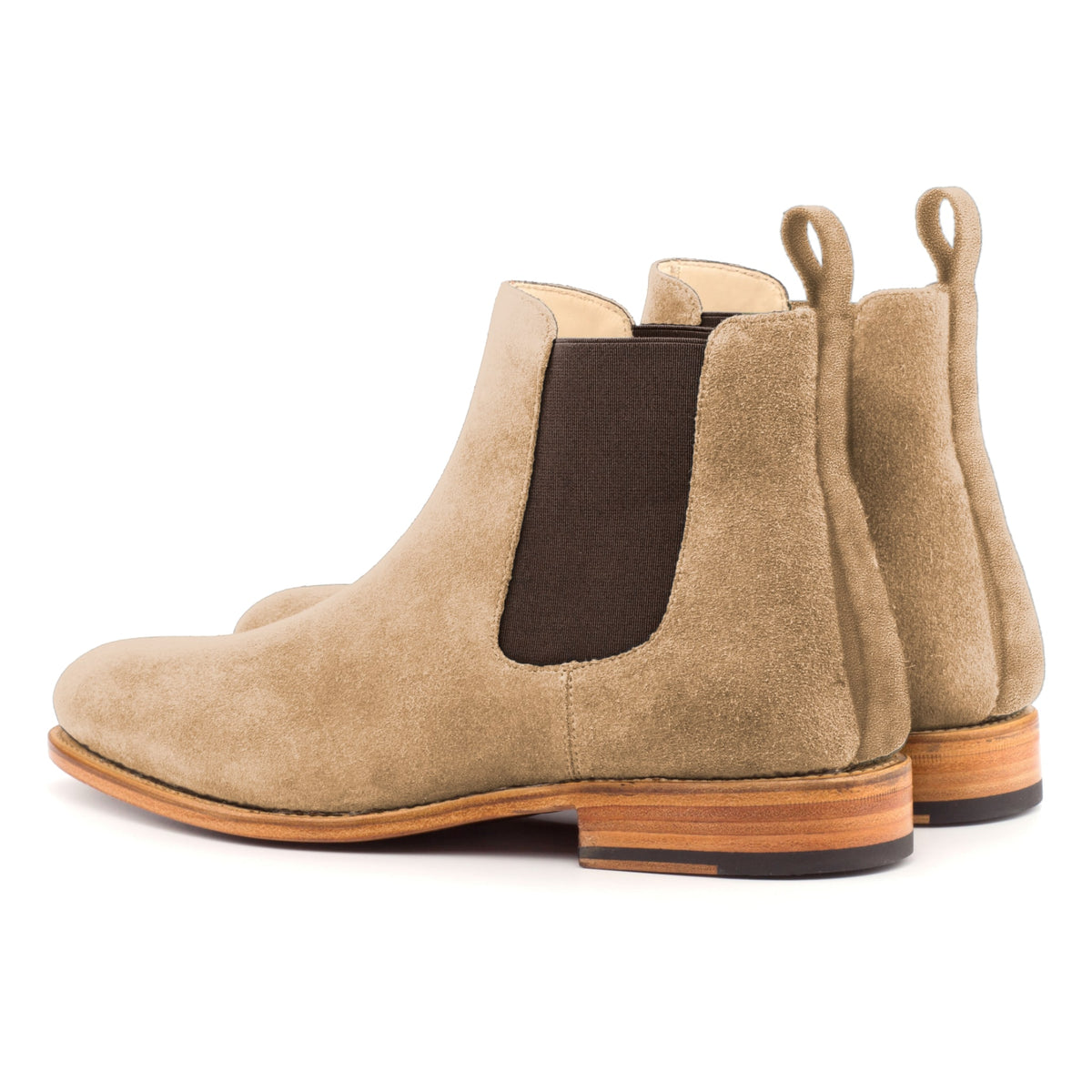 Chelsea Boots en daim de chevreau camel, la paire vue de trois quarts arrière