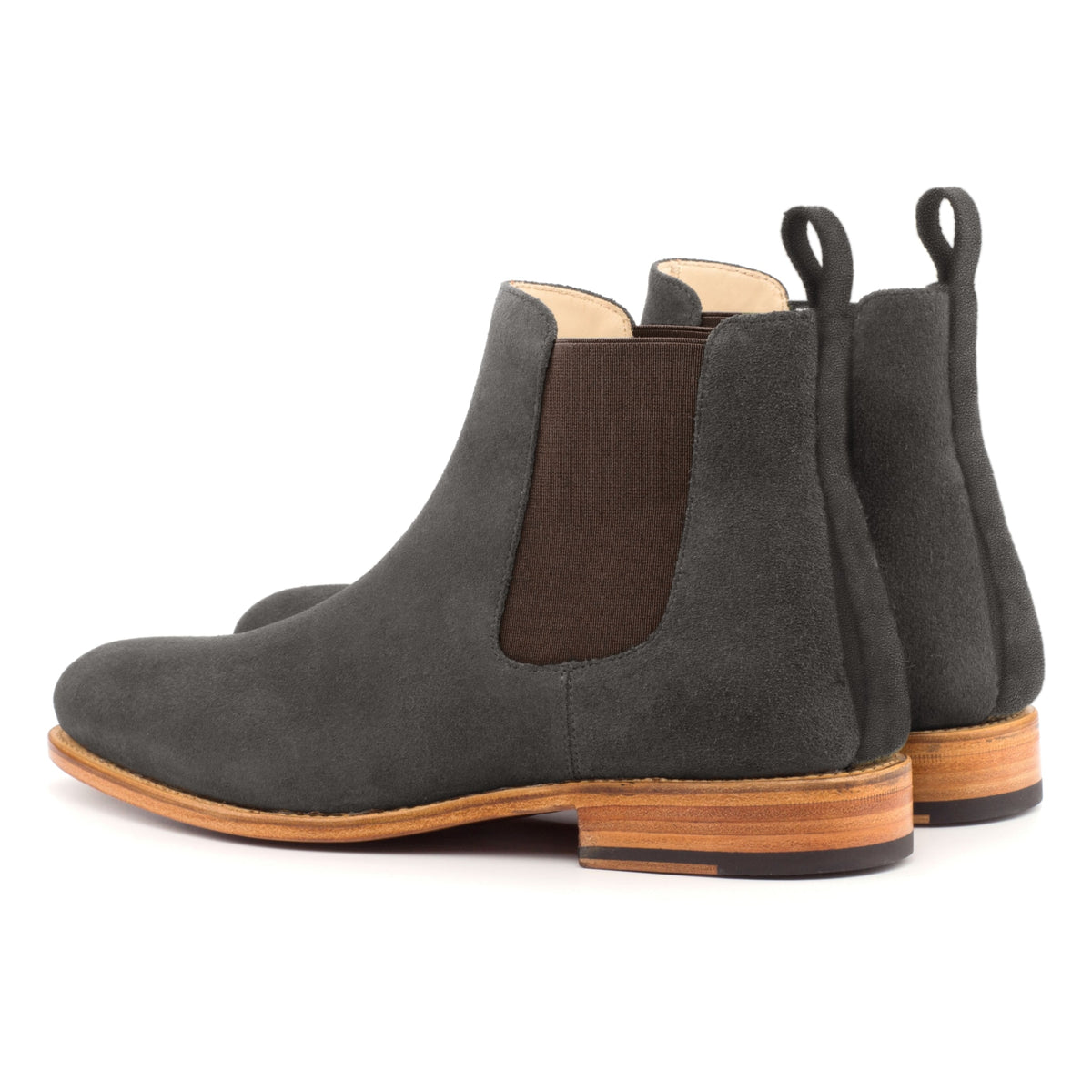Chelsea Boots en daim gris, la paire vue de trois quarts arrière