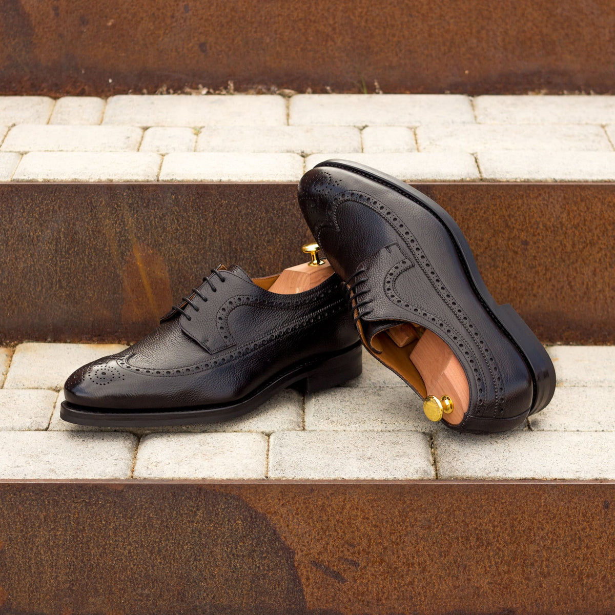 Derby Brogue fleuri en cuir grainé noir - Semelles Dainite® – vue 4