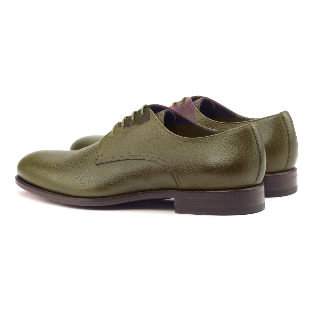 Derby en cuir grainé vert olive, la paire vue de trois quarts arrière