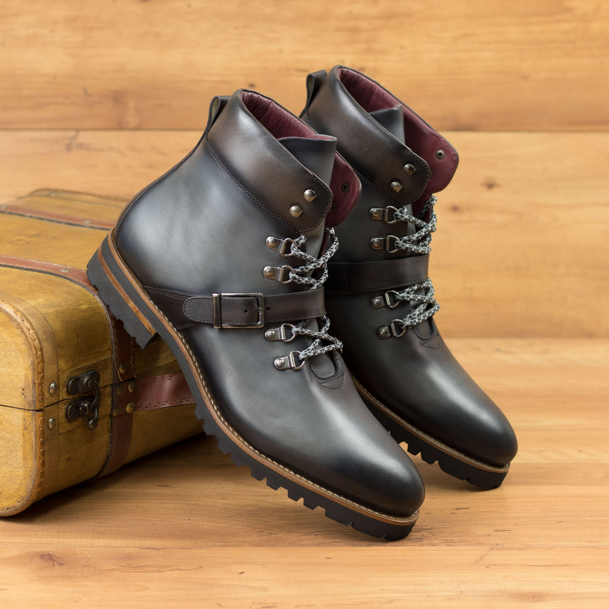 Hiking Boots en cuir gris - Semelles Commando – vue 4