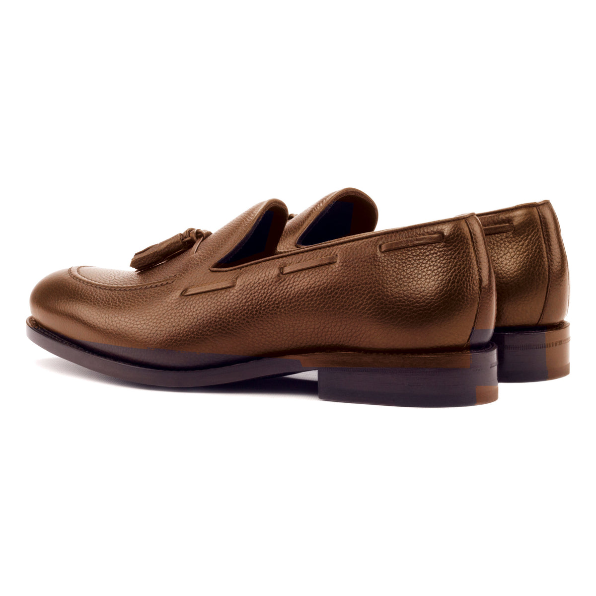 Mocassin à glands en cuir grainé marron moyen, vue de trois quarts arrière
