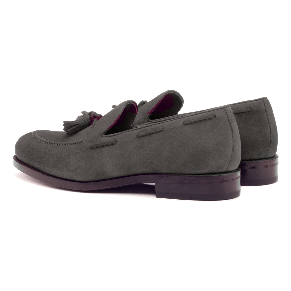 Mocassin à glands en daim gris, vue de trois quarts arrière