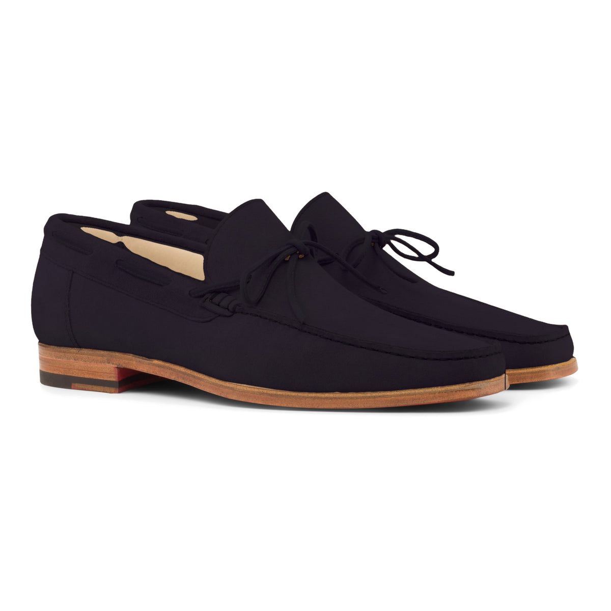 Mocassin bateau en daim bleu marine, vue de trois quarts avant