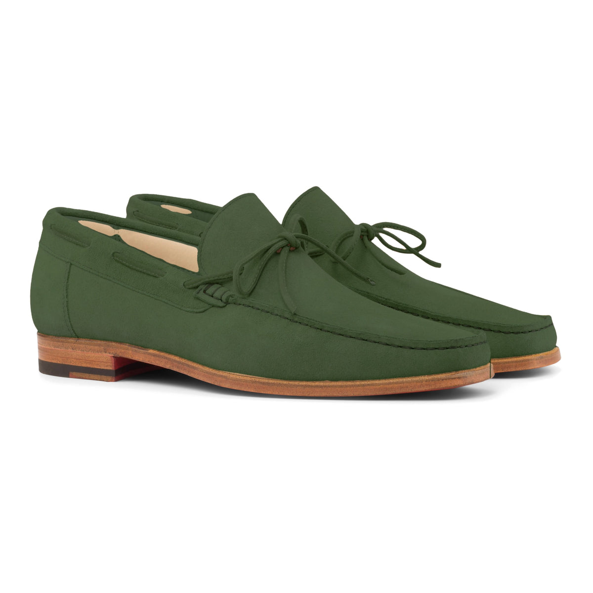 Mocassin bateau en daim vert foncé, vue de trois quarts avant