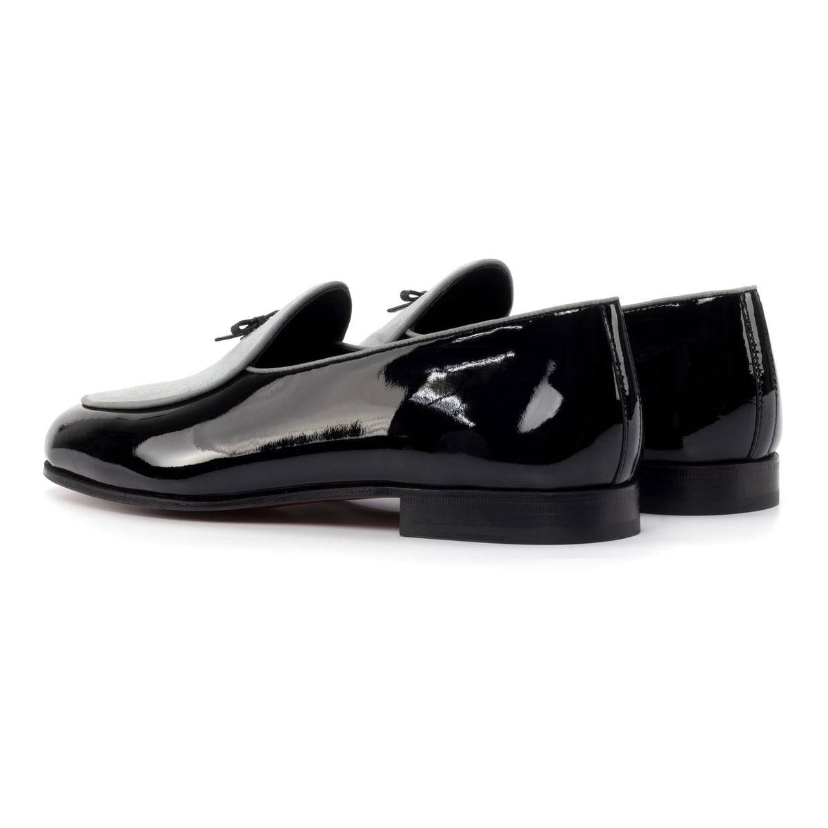 Mocassin Belge en cuir vernis noir et daim gris clair – vue 3