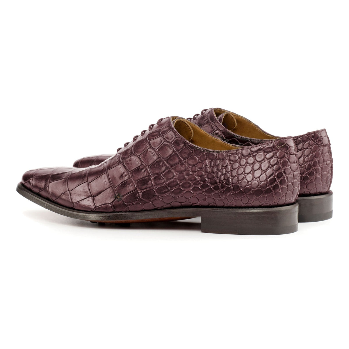 One Cut en cuir façon croco bordeaux, la paire vue de trois quarts arrière