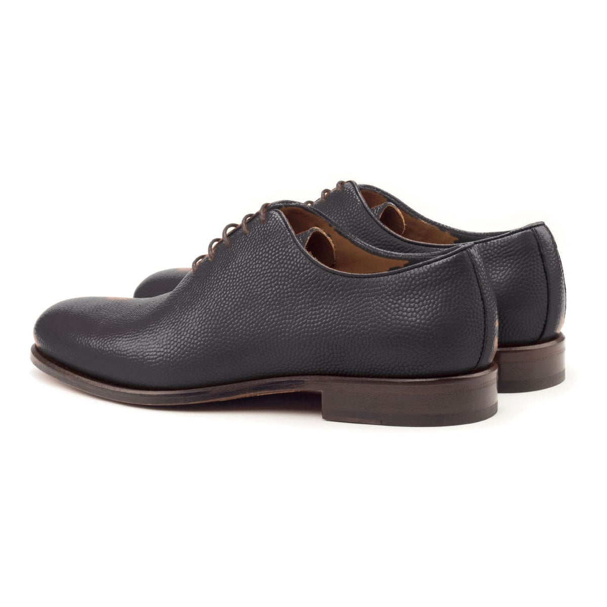 One Cut en cuir gros grain noir, la paire vue de trois quarts arrière