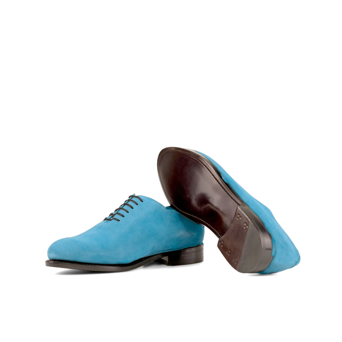 One Cut en daim de chevreau turquoise : une chaussure debout, l’autre couchée montre sa semelle