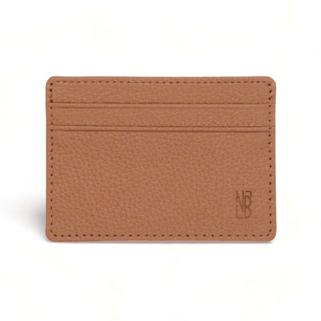 Porte-cartes en cuir grainé gold vu de face : deux fentes à cartes et monogramme NB en creux