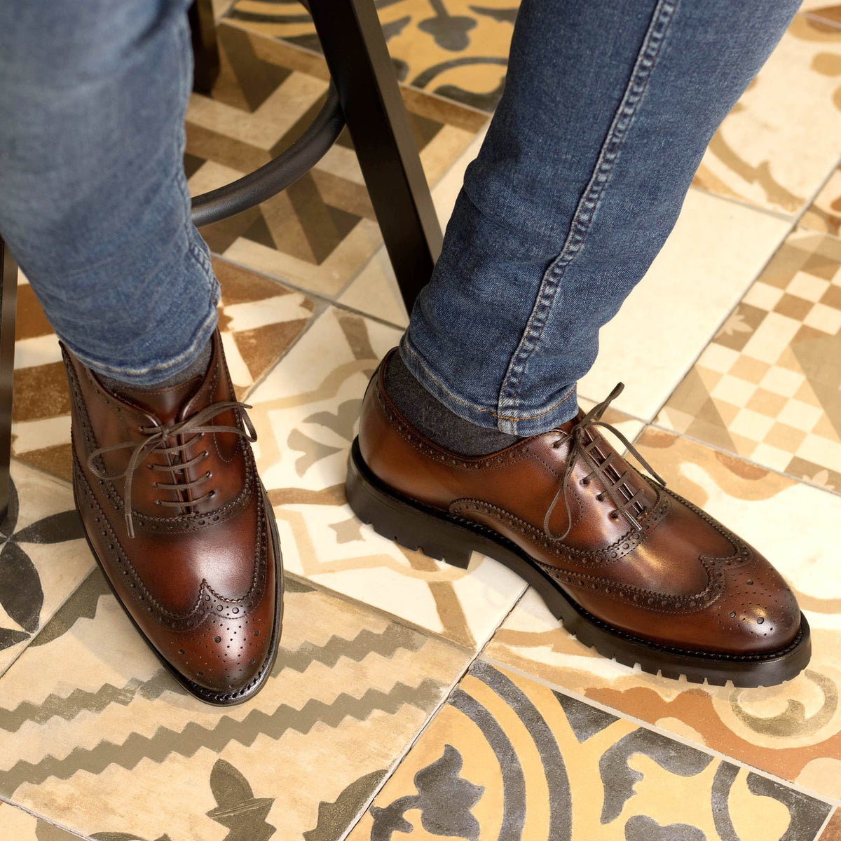 Richelieu fleuri en cuir marron moyen - Semelles Commando – vue 4