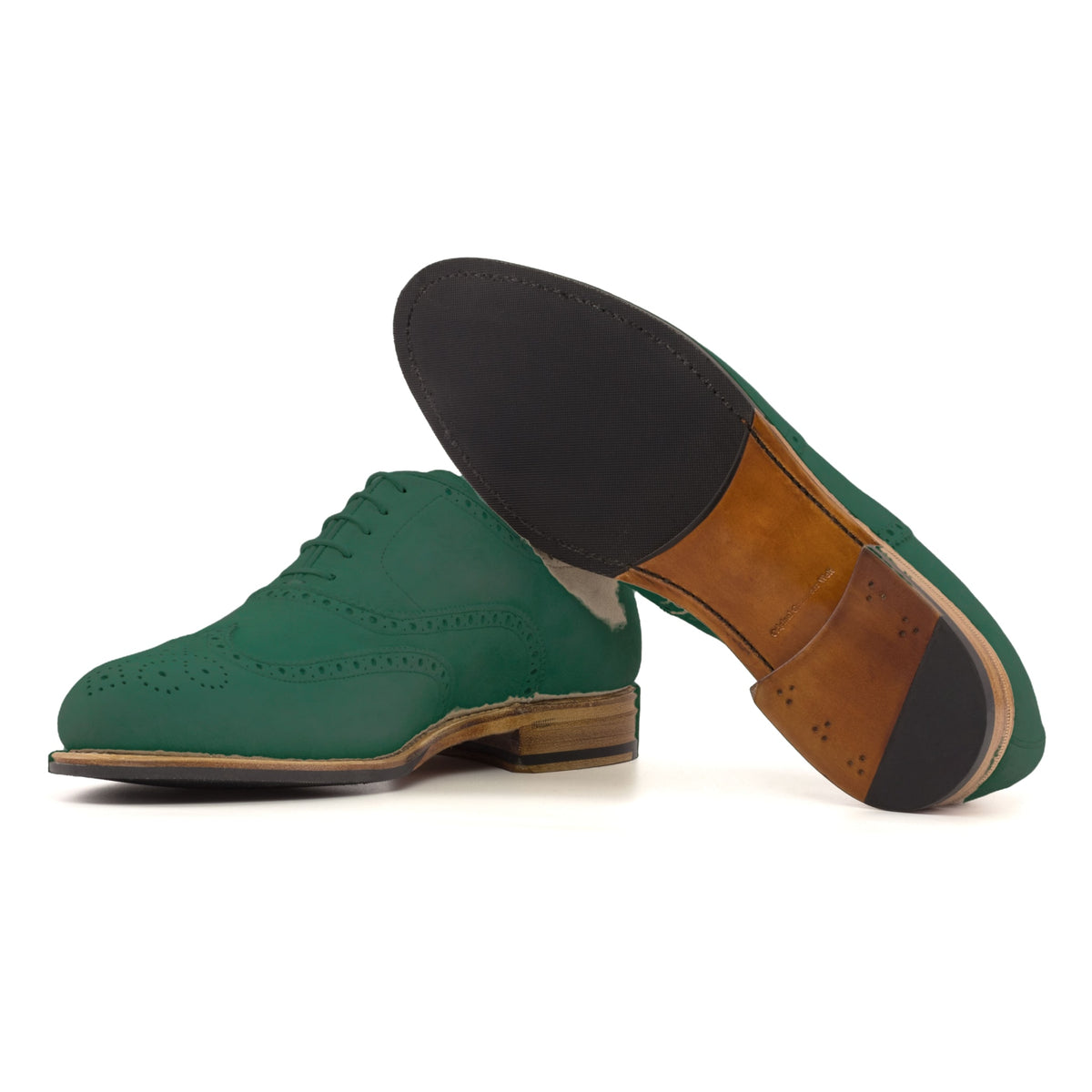 Richelieu fleuri en daim de chevreau vert forêt, semelle cuir et patin : une chaussure debout, l’autre couchée montre sa semelle