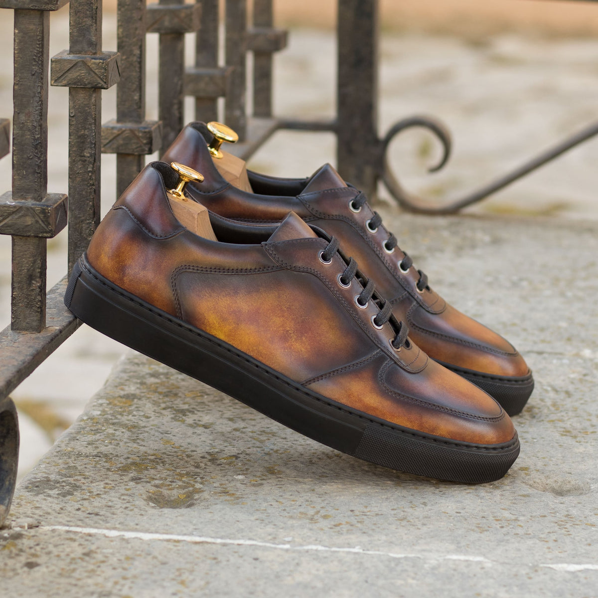 Sneakers Bumper en cuir patiné cognac - Semelles Noires – vue 5