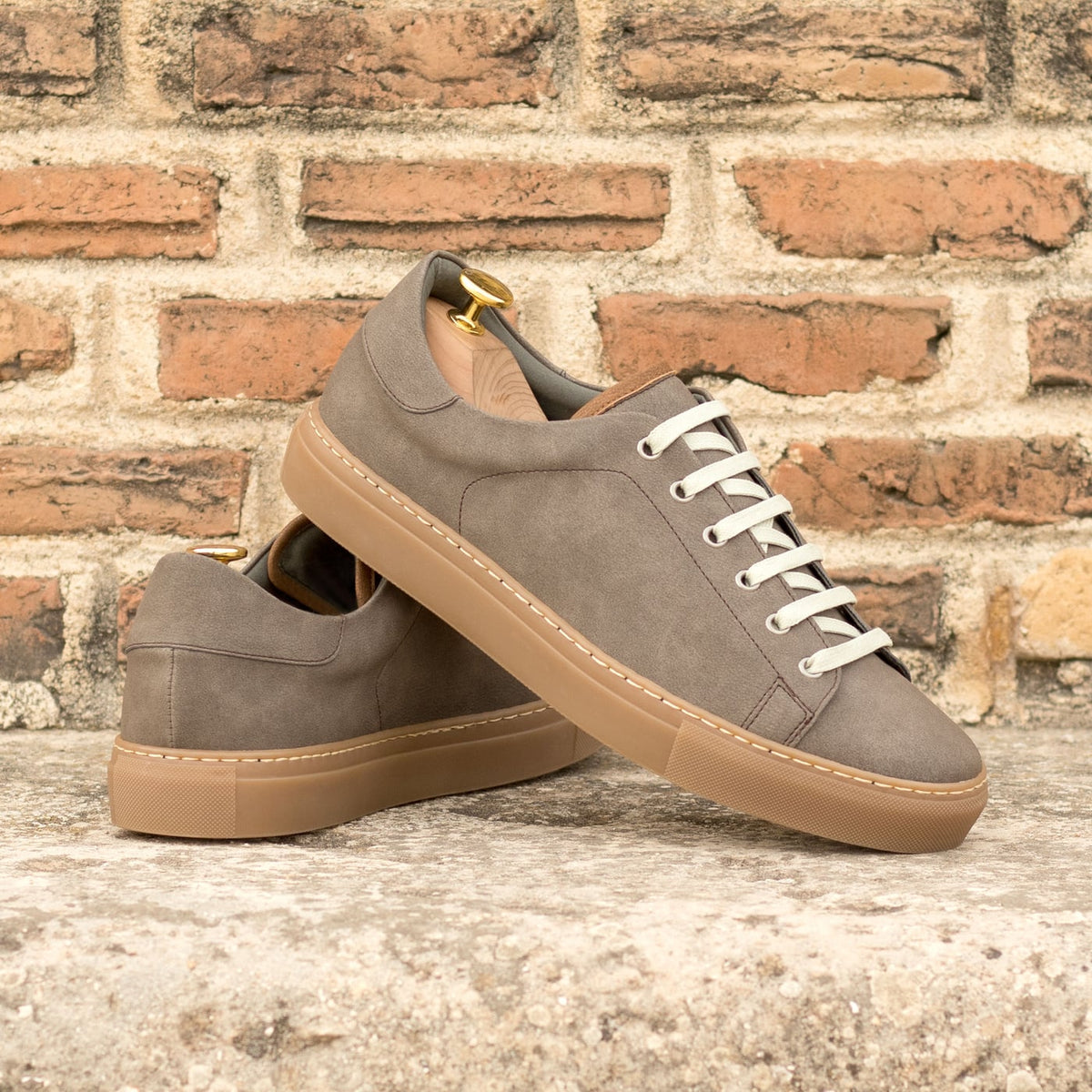 Sneakers Jersey en daim vegan taupe - Semelles Caramel – vue 4