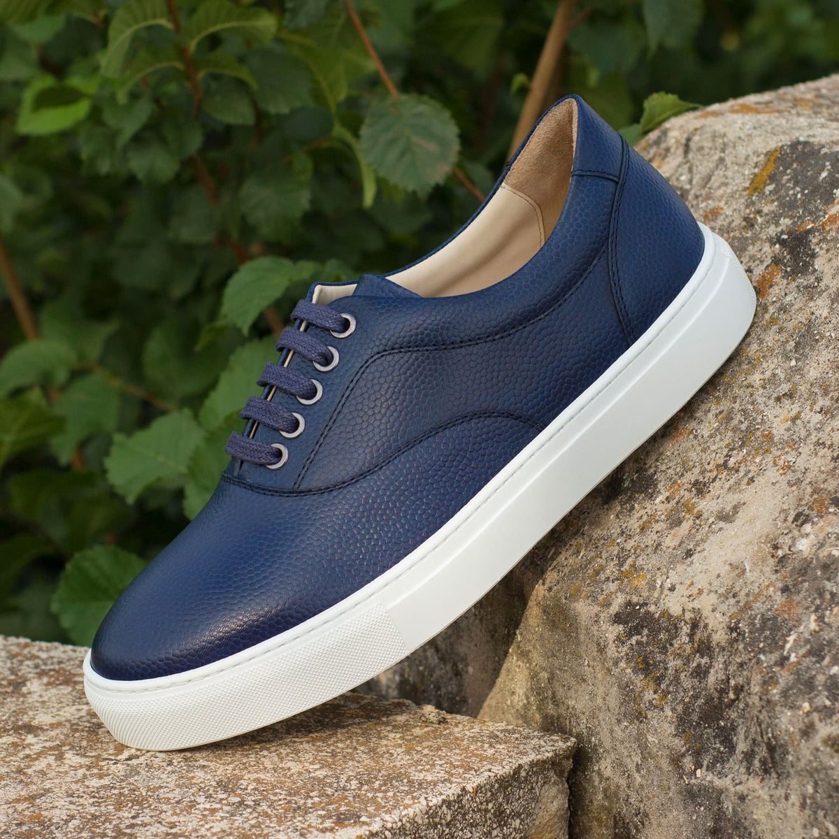Sneakers Spinner en cuir grainé bleu marine - Semelles Blanches – vue 5