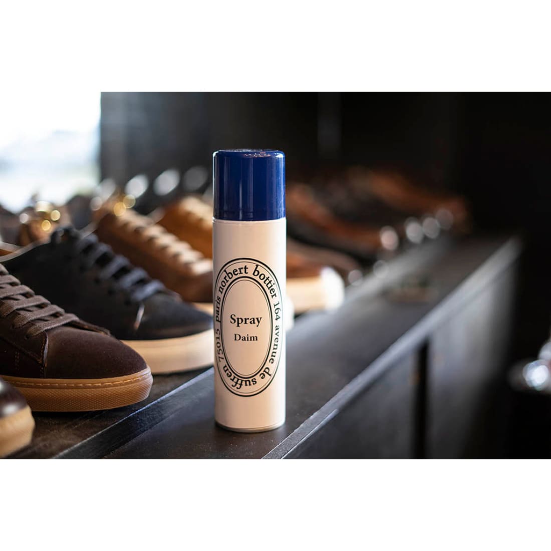 Spray à daim bleu marine rénovateur et imperméabilisant pour chaussures en cuir et daim - Norbert Bottier