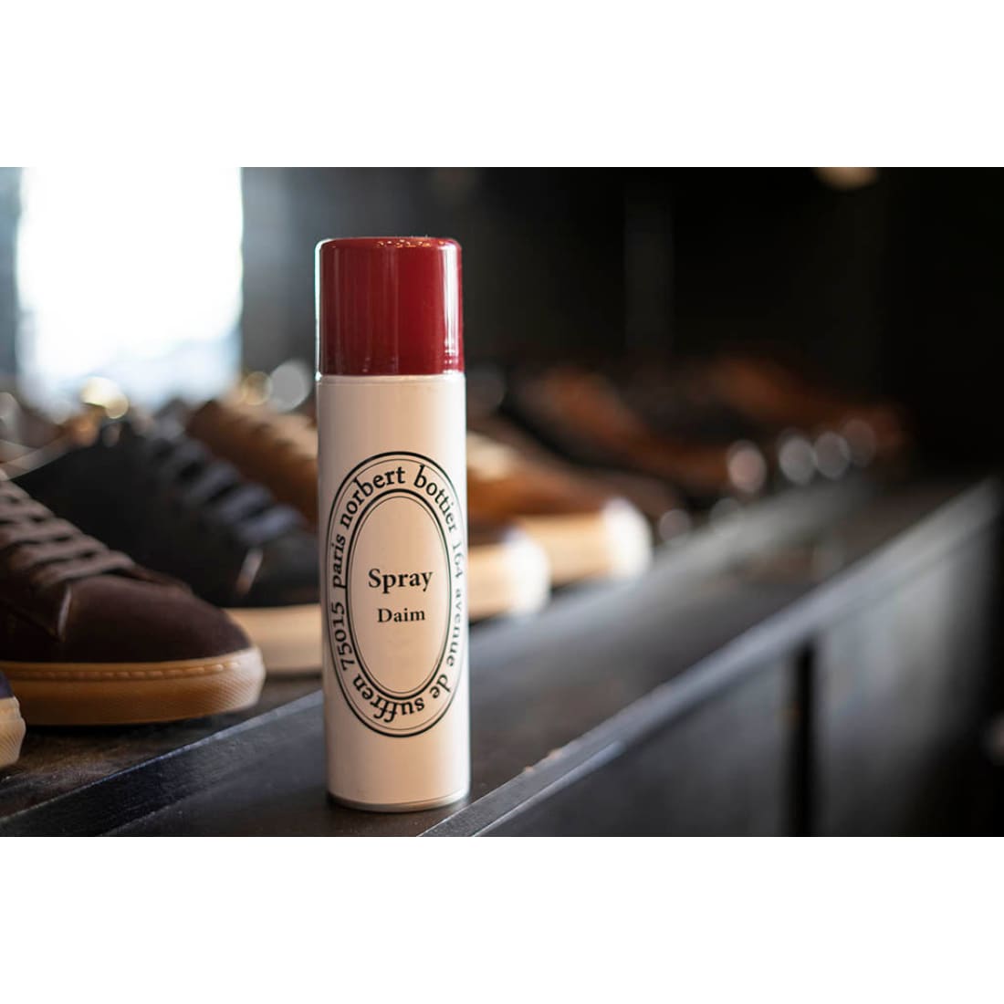 Spray à daim rouge rénovateur et imperméabilisant pour chaussures en cuir et daim - Norbert Bottier