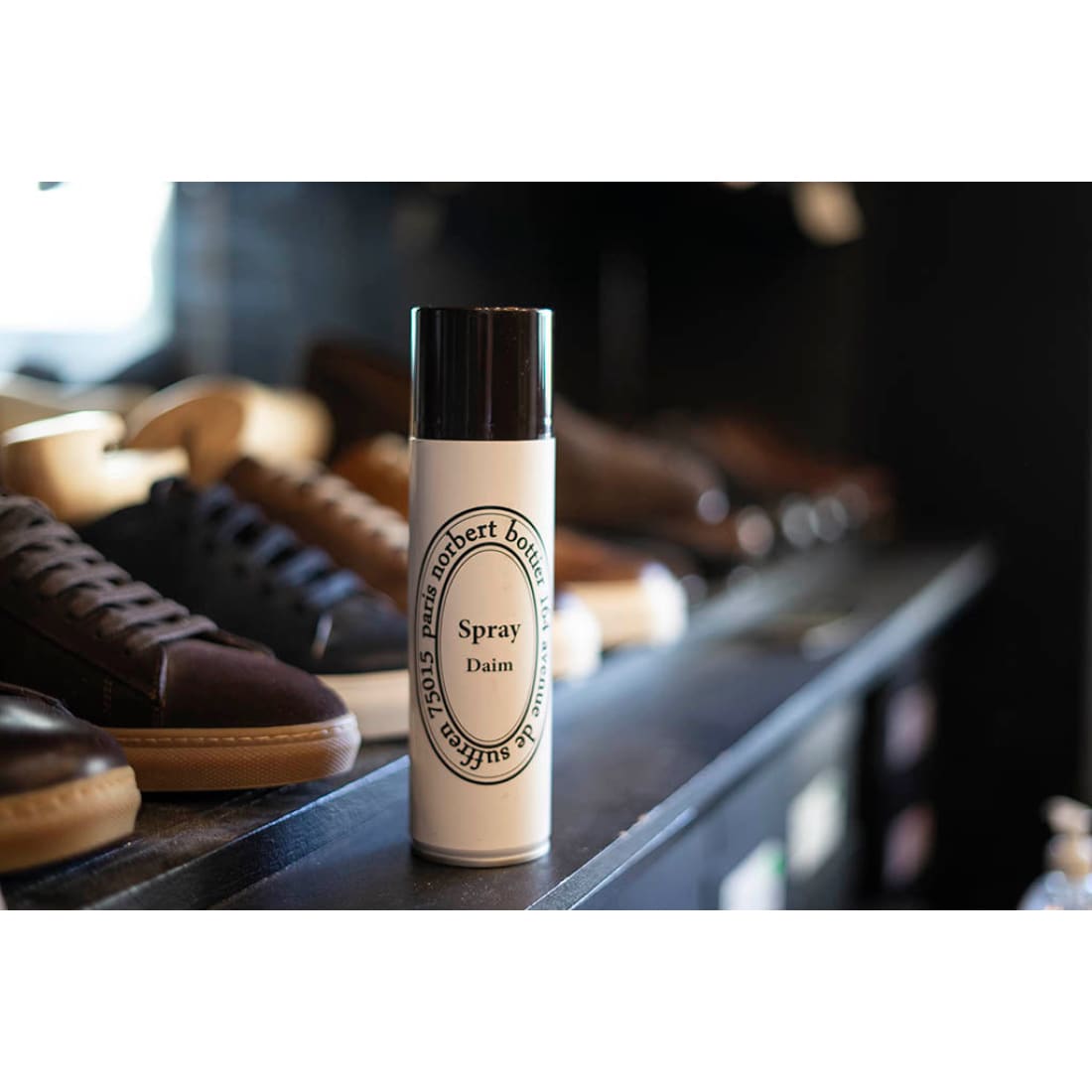 Spray à daim marron foncé rénovateur et imperméabilisant pour chaussures en cuir et daim - Norbert Bottier