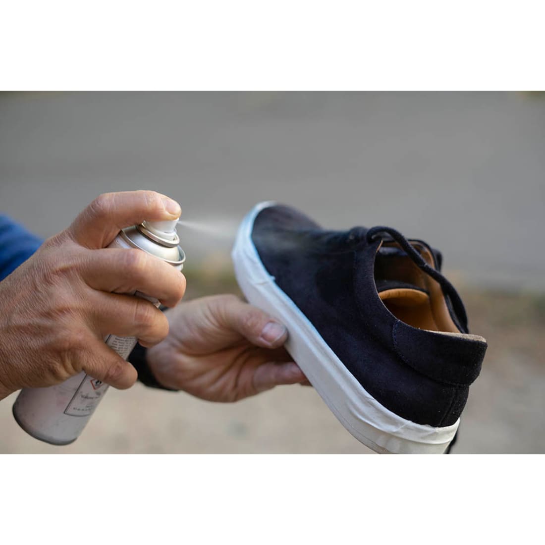 Spray à daim marron foncé rénovateur et imperméabilisant pour chaussures en cuir et daim - Norbert Bottier