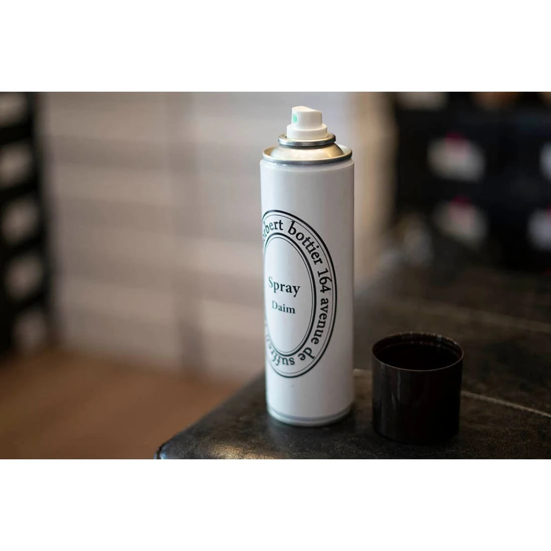 Spray à daim marron foncé rénovateur et imperméabilisant pour chaussures en cuir et daim - Norbert Bottier