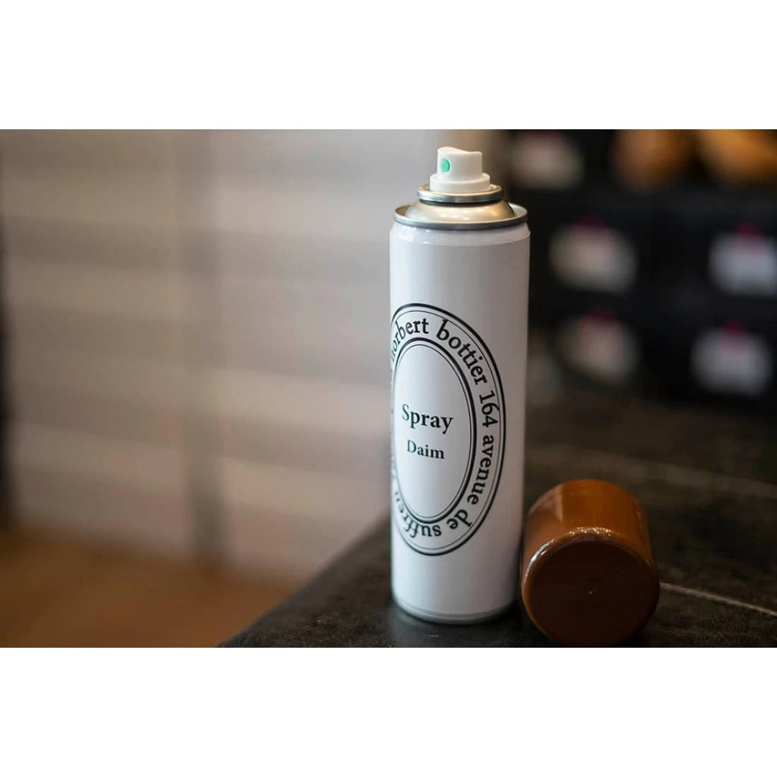 Spray à daim marron moyen rénovateur et imperméabilisant pour chaussures en cuir et daim - Norbert Bottier