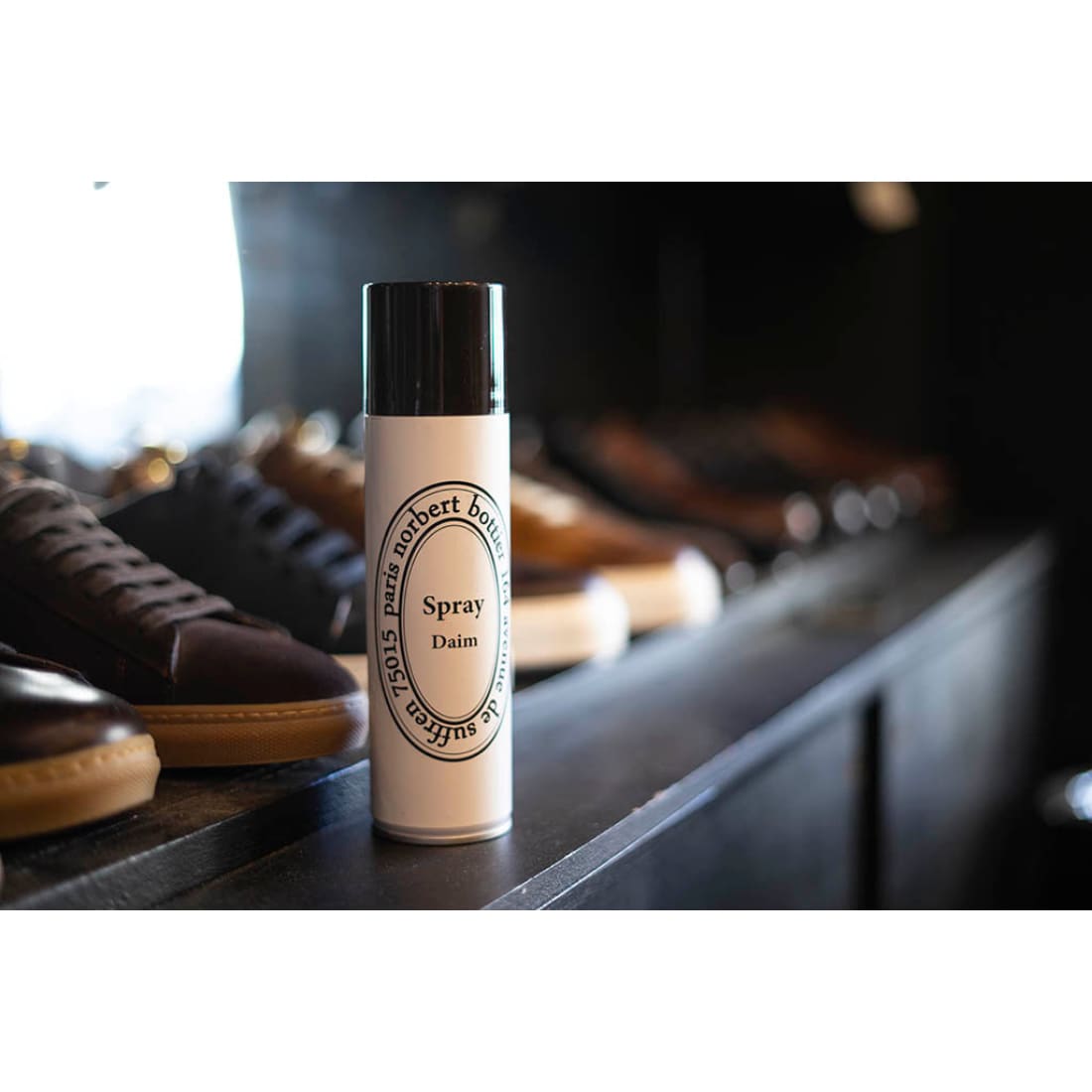 Spray à daim noir rénovateur et imperméabilisant pour chaussures en cuir et daim - Norbert Bottier
